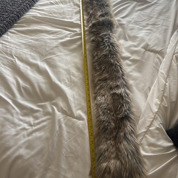 Two faux fur scarfs - Picture 5 of 6